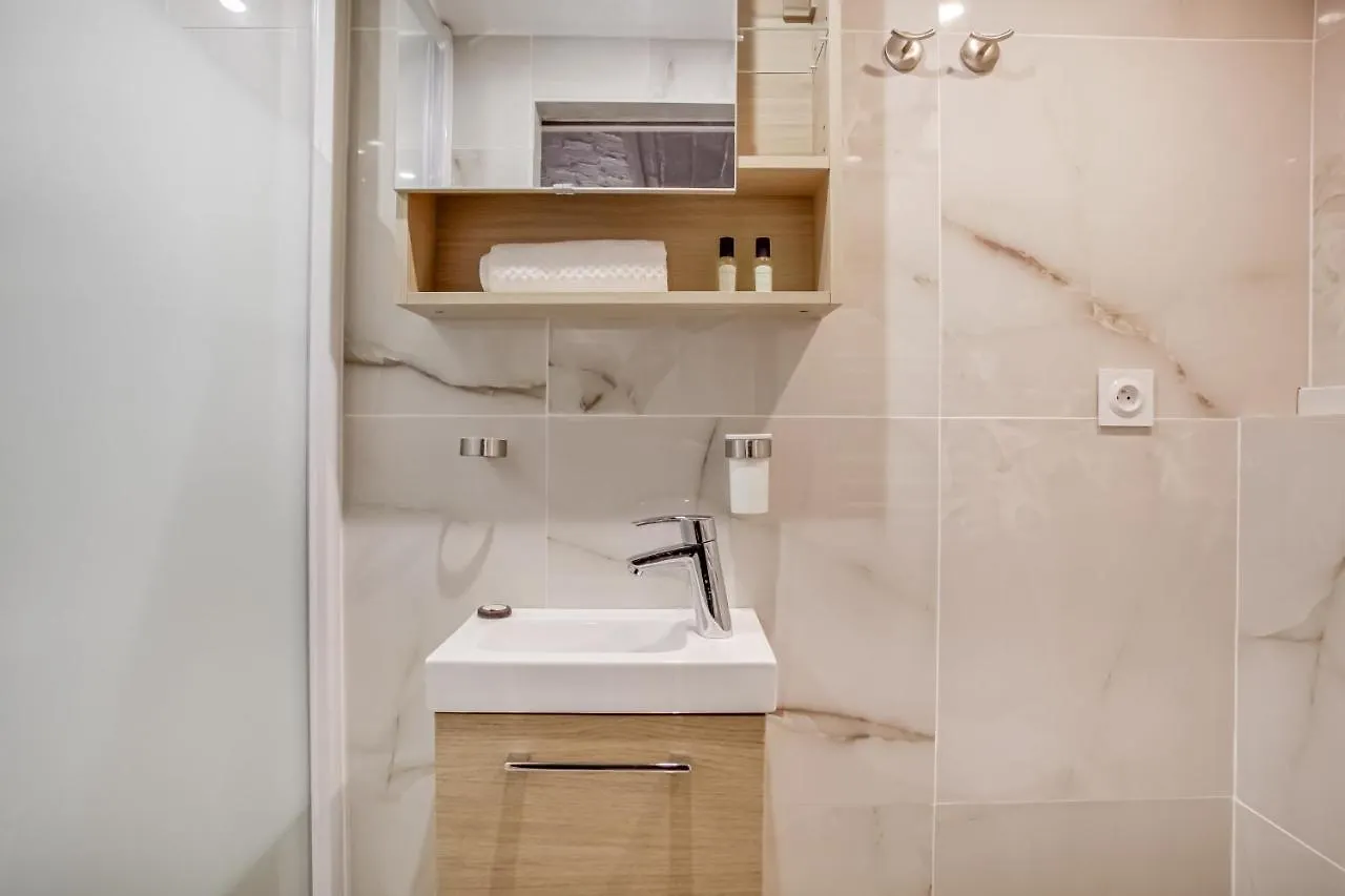 Flat For 4 Located In The Heart Of Paris